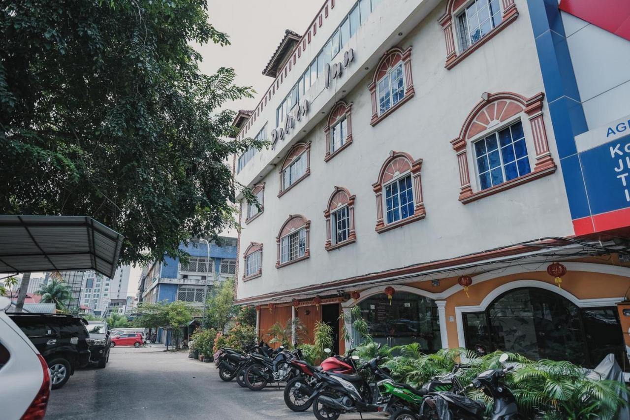 Reddoorz near Nagoya Hill Mall Batam 5 Esterno foto