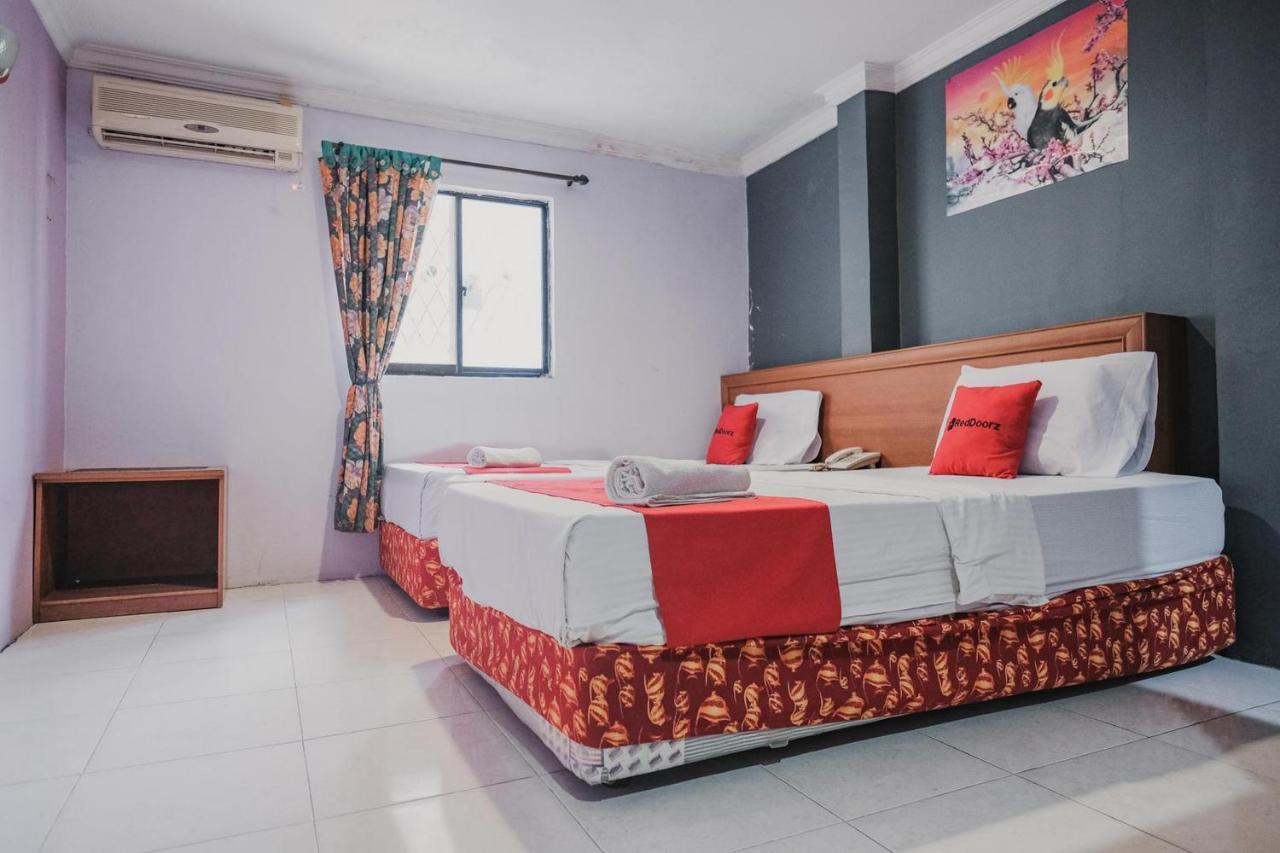 Reddoorz near Nagoya Hill Mall Batam 5 Esterno foto