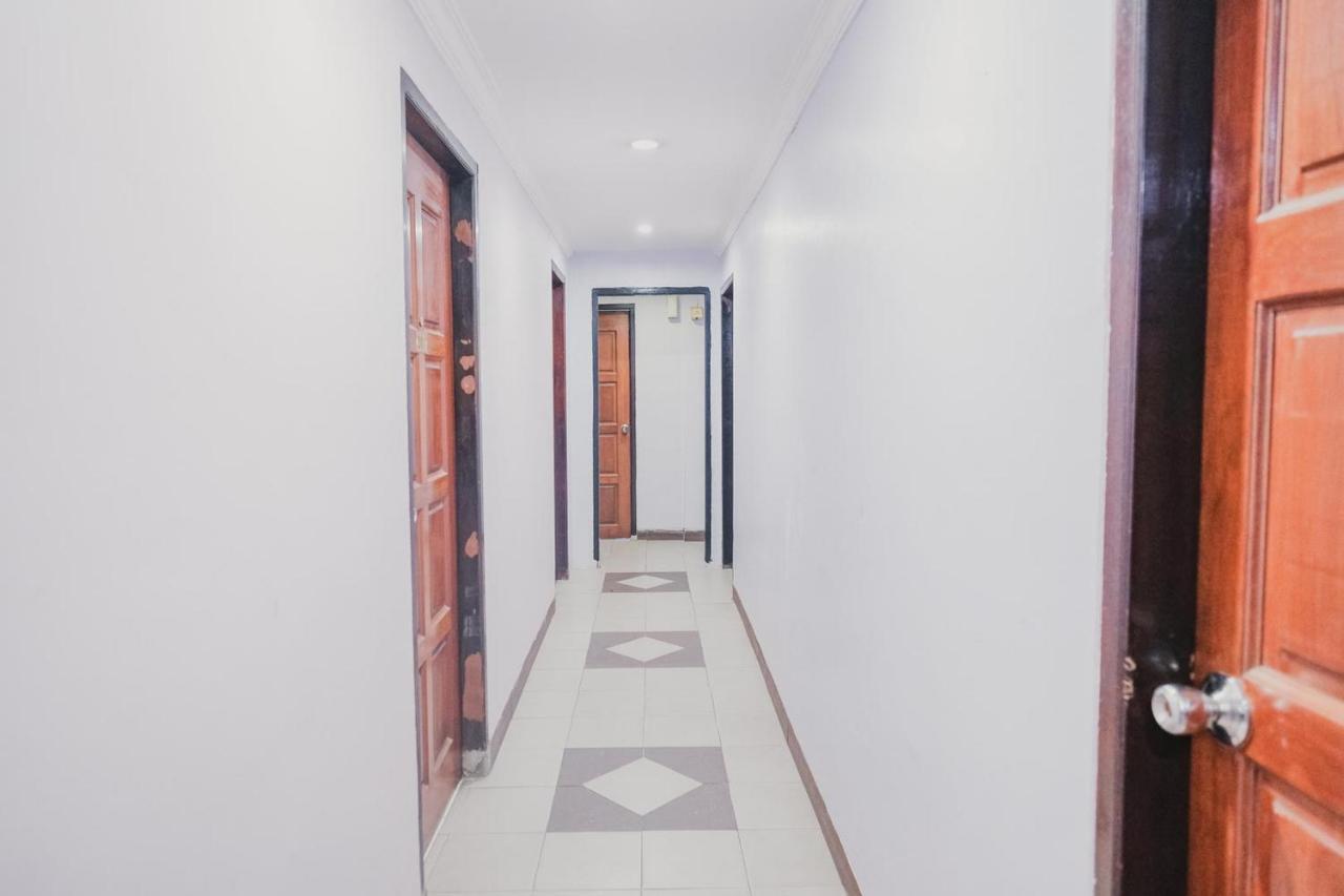 Reddoorz near Nagoya Hill Mall Batam 5 Esterno foto