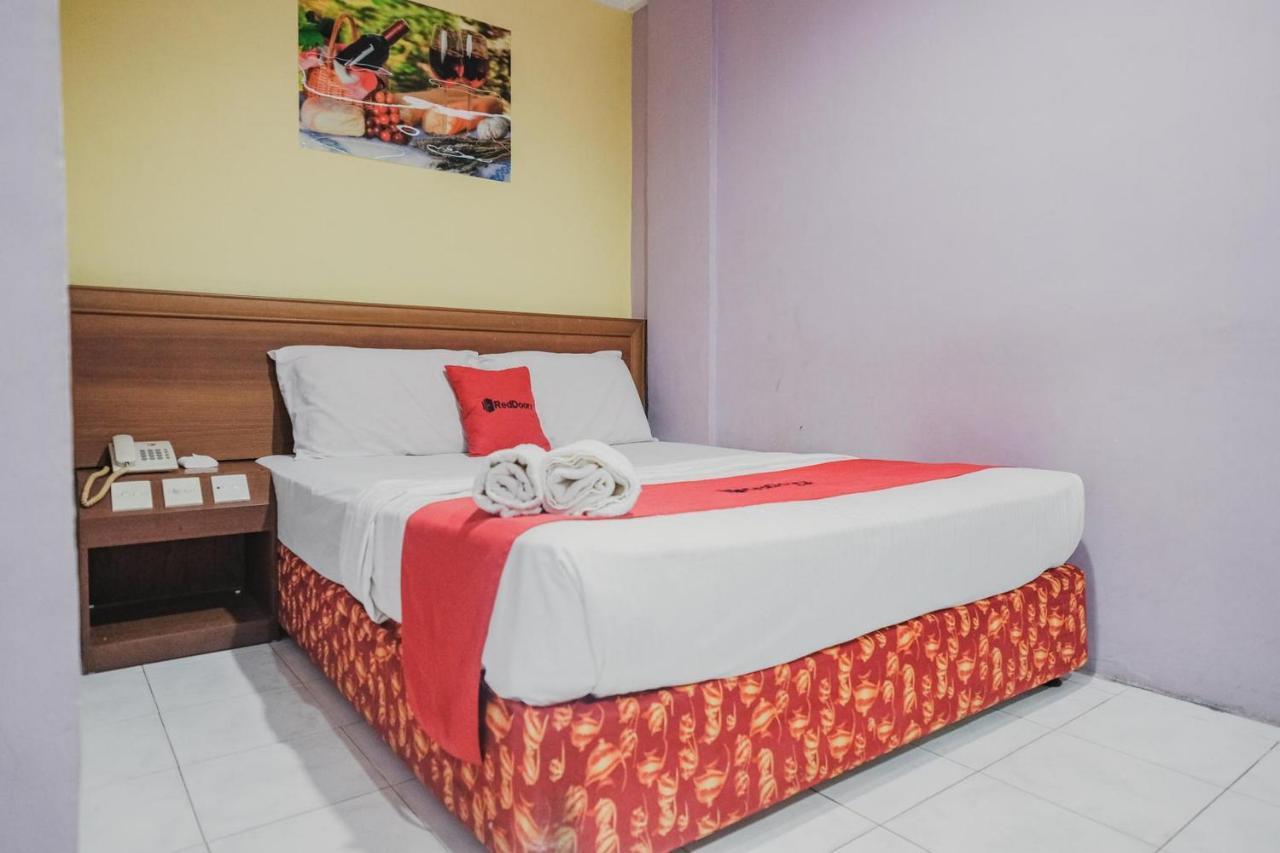 Reddoorz near Nagoya Hill Mall Batam 5 Esterno foto