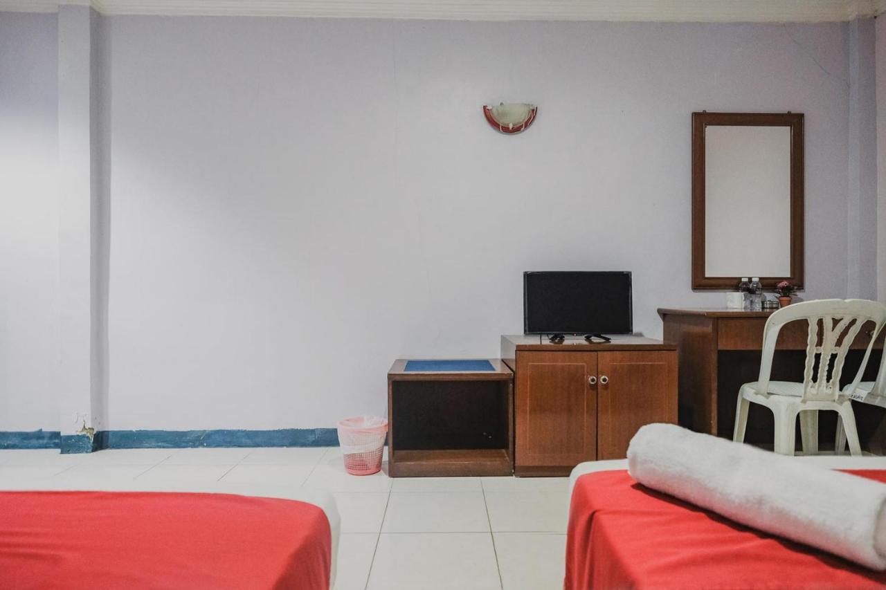 Reddoorz near Nagoya Hill Mall Batam 5 Esterno foto