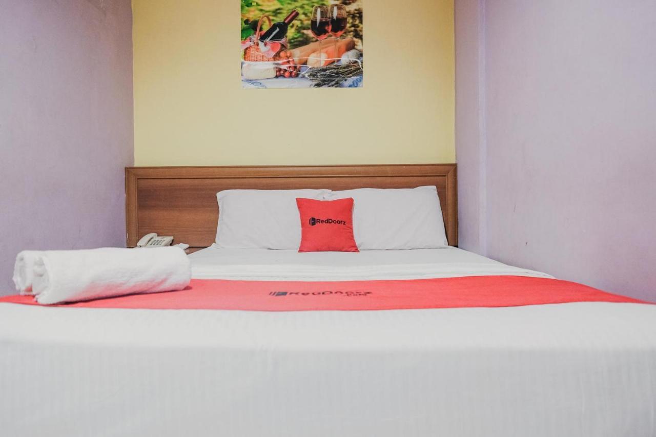 Reddoorz near Nagoya Hill Mall Batam 5 Esterno foto