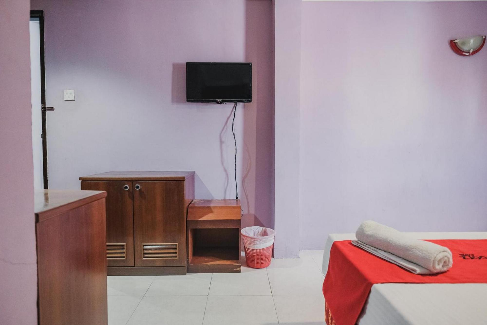 Reddoorz near Nagoya Hill Mall Batam 5 Esterno foto