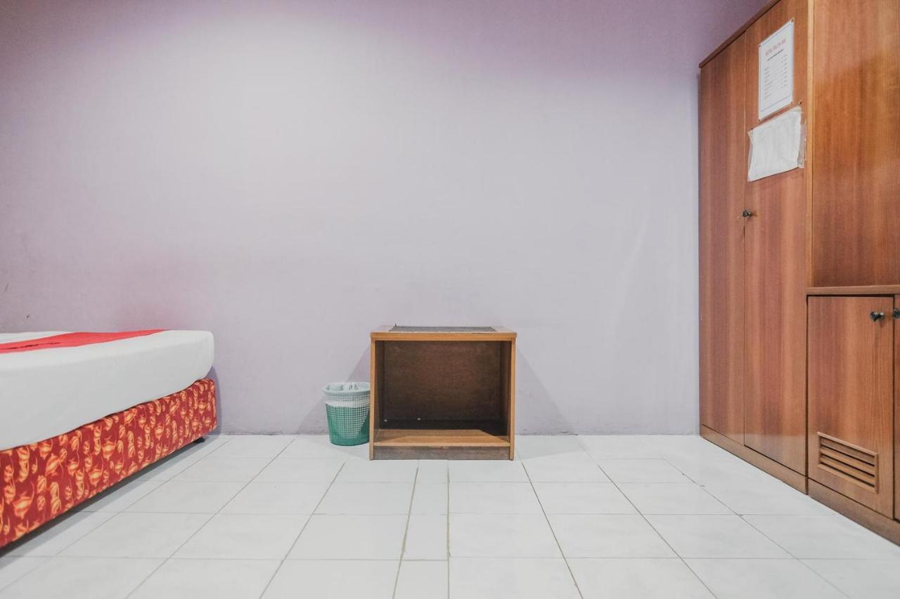Reddoorz near Nagoya Hill Mall Batam 5 Esterno foto